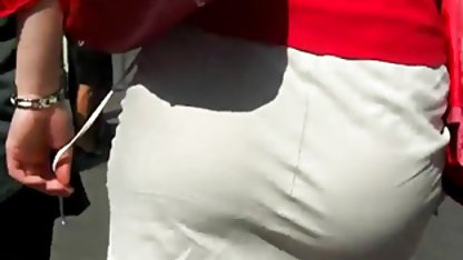 Genç öğretmen güzel bir öğrenciye sahip ücretsiz porn indir