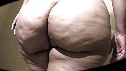 Tasmalı bir köle mobilpornindir efendisini memnun eder