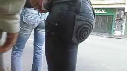 Süper lezbiyenler kel bir adamla sex mobil tube yatıyor