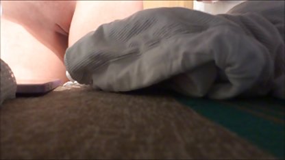 Bir hd mobil porn indir adam genç bir sarışın bir kedi yaladı