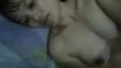 Yuvarlak porn video mobil bir eşek ile Babe parmak bir delik parmaklar