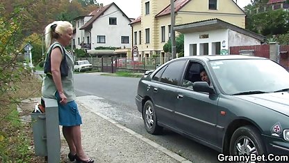 Prankster sikikleri ve bir çizgi film kaltak içinde cums mobil sex