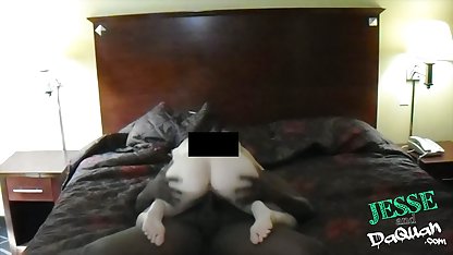 Güzel Foxi sulu bir boner mobil poen oturdu