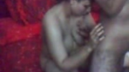 Şişman sarışın çıplak beşiğinde uyur ve erotik sikis azeri şık bir rüya görüyor