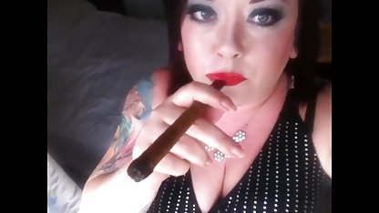 Kel öğrenci ve busty mobil xhamster öğretmen bir sandalyeye lanet