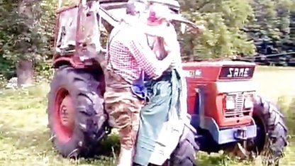 Köle ve Lord, ayakta dururken mobi tube porn seks yaparlar.