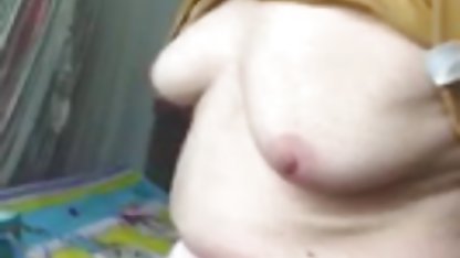 Sevimli genç lesbian mobil porn melez büyük bir horoz tarafından becerdin ve facialized