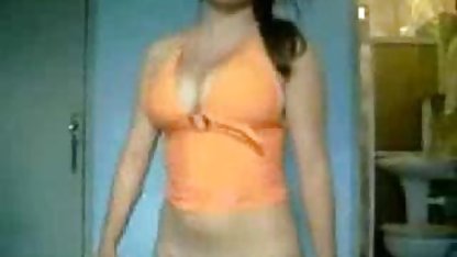 Linda teste geliyor ve koltukta mature porn mobi oturuyor