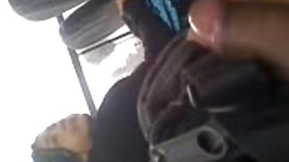 Banyoda, bir orospu en mobil lesbian porn derin oral seks yaptı